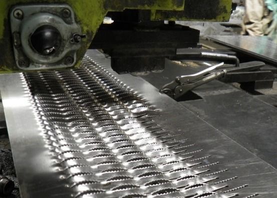 Hot Dip Galvanized 32 * 5mm Steel Walkway Grip Strut Grating
