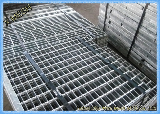 Serated Welded Steel Bar Langkah Grating Galvanis Untuk Aplikasi Lantai