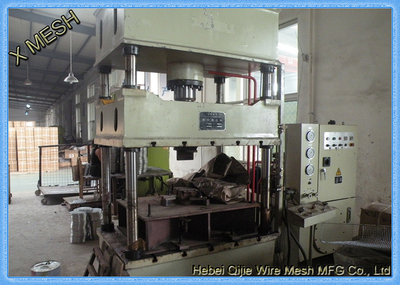Staggered tahan karat baja Perforated Sheet Logam 0.81mm Tebal Fit Pertanian