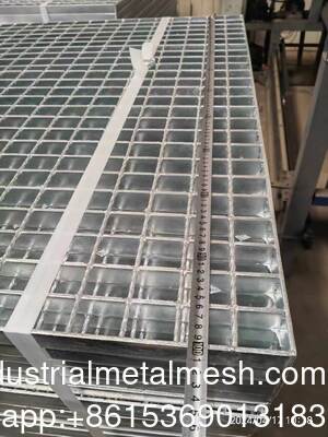 Galvanized Ladder Tread Drain Cover Rating stainless steel untuk tangga luar