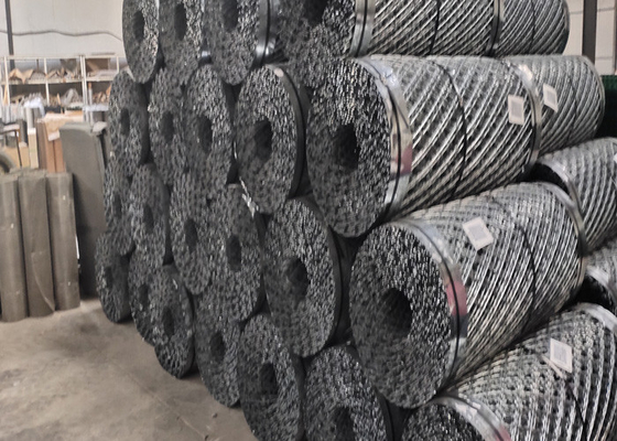 Lapisan Seng Tinggi 7,5 * 15cm Dilas Razor Mesh Pagar Galvanized Razor Wire Mesh
