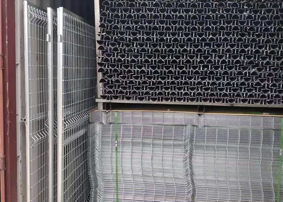 Steel Mesh Segitiga Bending Pagar / 3d Melengkung Pagar Panel Wire Mesh Melengkung