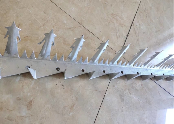 1m Panjang SGS Berukuran Besar Hot Dipped Galvanized Anti Climb Wall Spike Untuk Keamanan