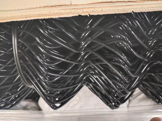 2 Inch Pembukaan Vinyl Coated Chain Link Pagar Berwarna Hitam Untuk Olahraga